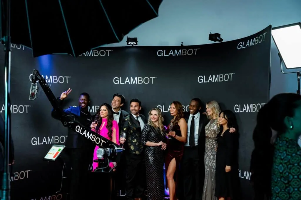 glambot braț robotic slow motion la eveniment premium glamour, conținut viral