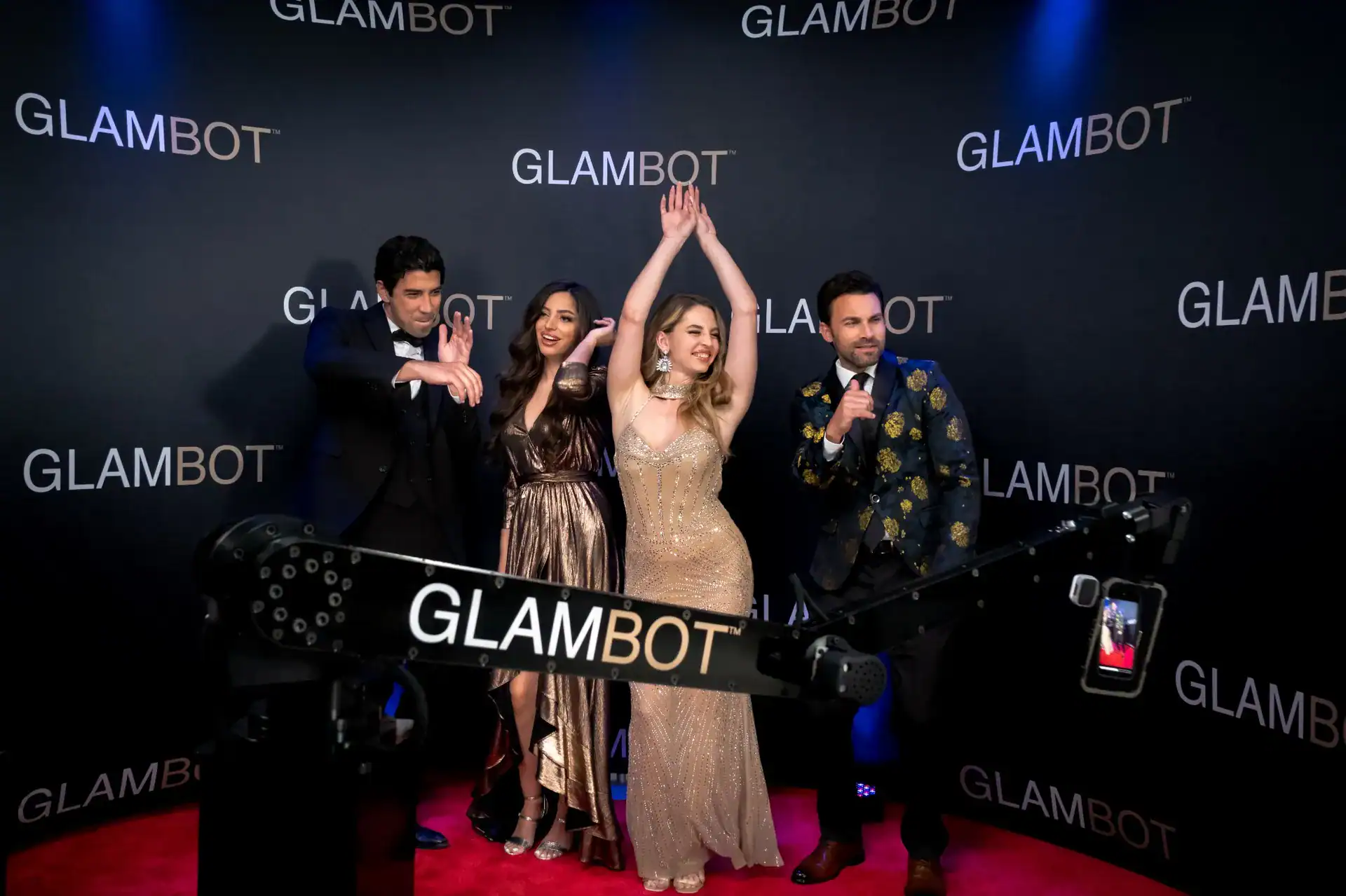 Glambot braț robotic slow motion la eveniment premium glamour, generând conținut viral